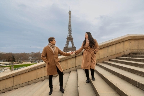 Paryż: Profesjonalna sesja zdjęciowa na wieży EifflaDopasowana sesja zdjęciowa