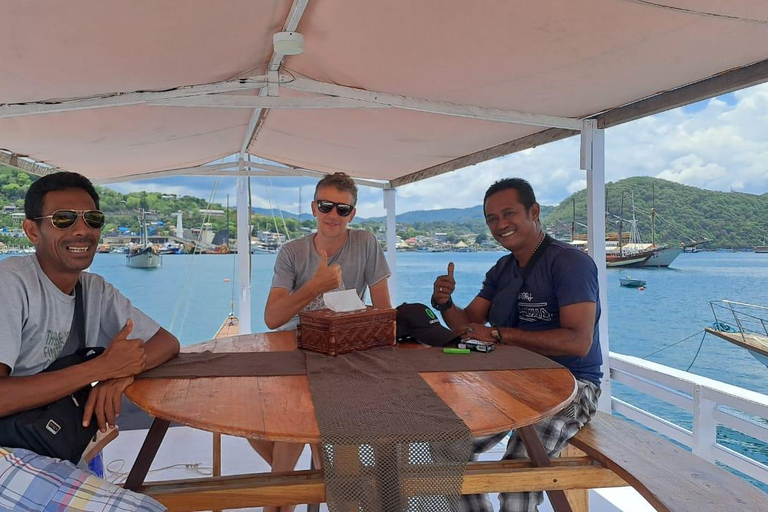 Labuan Bajo: 2-Day Komodo and Padar Island Boat Trip
