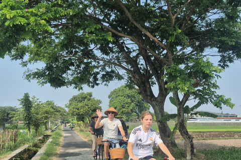 Yogyakarta : aventure en jeep au mont Merapi et circuit à véloYogyakarta : Excursion en jeep et à vélo au mont Merapi