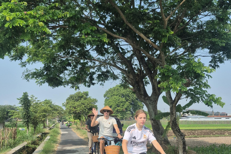 Yogyakarta : aventure en jeep au mont Merapi et circuit à véloYogyakarta : Excursion en jeep et à vélo au mont Merapi