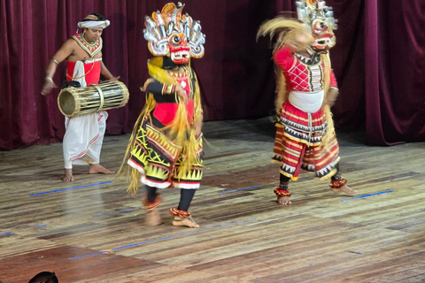 Kandy: Dambulla Cave Temple, Pidurangala & Cooking Tour