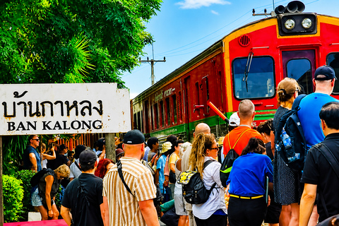 Private: Floating Market, Maeklong Train & Dragon Temple All-inclusive Package