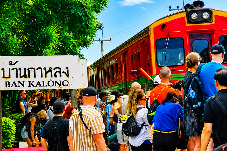 Private: Floating Market, Maeklong Train & Dragon Temple All-inclusive Package