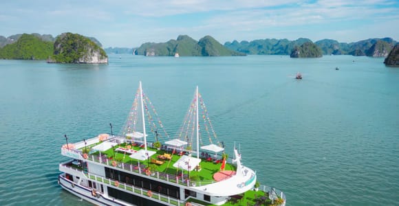 Hanoi: Ha Long Bay Day Trip with Cave, Swimming & Kayaking