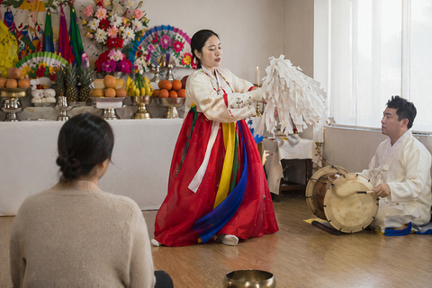Seoul: Private Korean Shaman Experience & Personal Reading