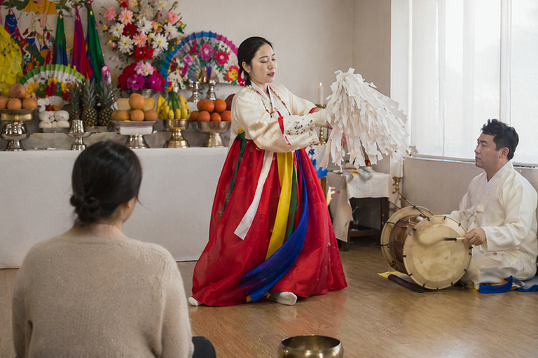 Seoul: Private Korean Shaman Experience & Personal Reading