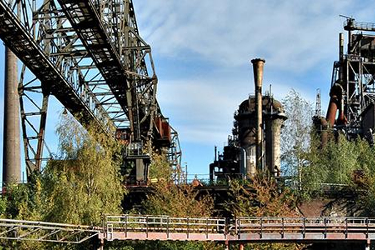 Poszukiwanie skarbów GPS w starej hucie żelaza w Duisburskim Parku Krajobrazowym