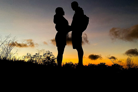 YOGYAKARTA MERAPI SONNENAUFGANG MIT EINEM JEEP