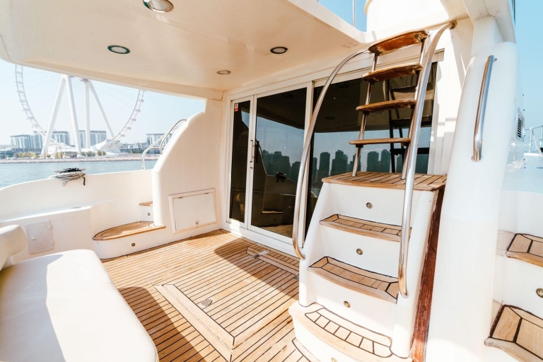 Dubai: privétour op een luxe jacht op een jacht van 15 meter5-uur durende rondvaart