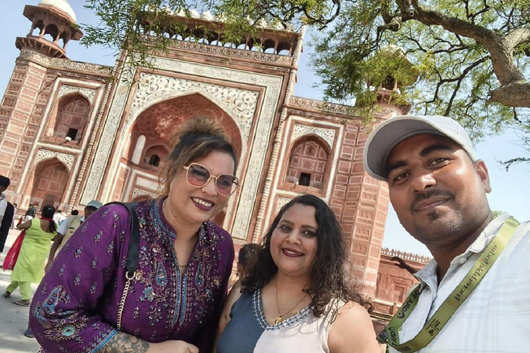 Agra: Taj Mahal and Mausoleum Skip-the-Line Guided Tour Tour with Local Expert Tour Guide Only