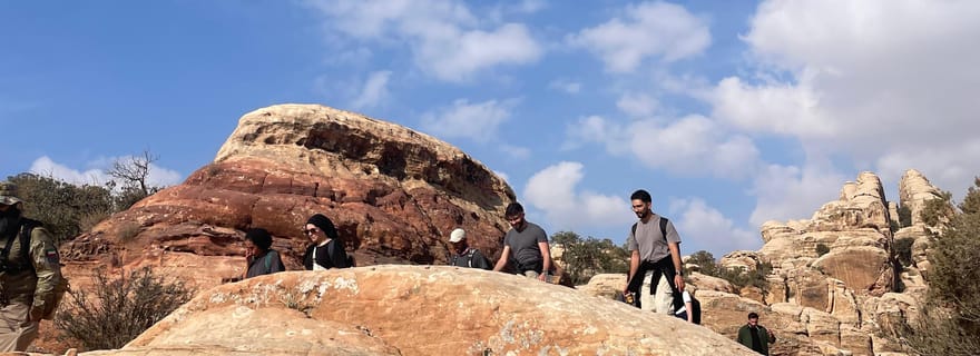 Randonnée à Shaq Al-Reesh avec un guide de la région et déjeuner.