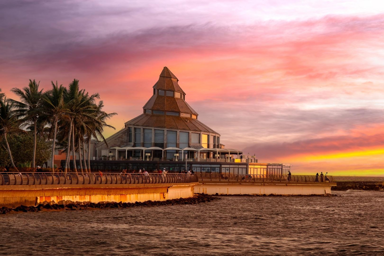 Beyond the Corniche: Jeddah Sunset Tour