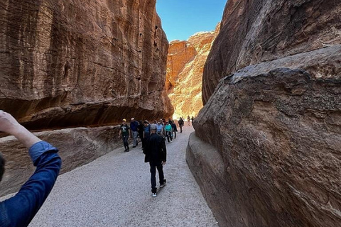 Excursion d'une journée d'Amman à PétraExcursion d'une journée complète d'Amman à Pétra ( Minibos jusqu'à 10 pax )