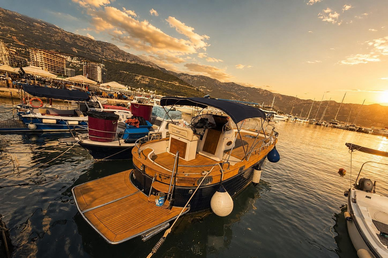 Budva Luxury Private Boat Tour with Snorkeling and SUP Budva: Private Traditional Boat Tour with Snorkeling and SUP