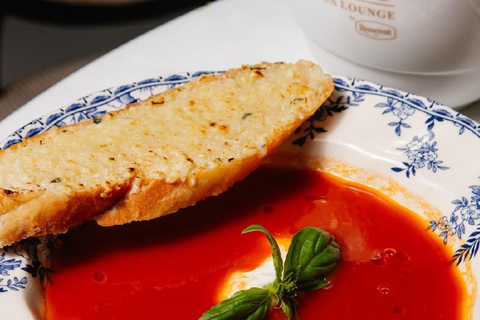 بانكوك: صالة شاي 1823 من رونفيلدت، باقات الطعام والشرابطقم شاي فاخر من جولد إندلجنس لشخصين