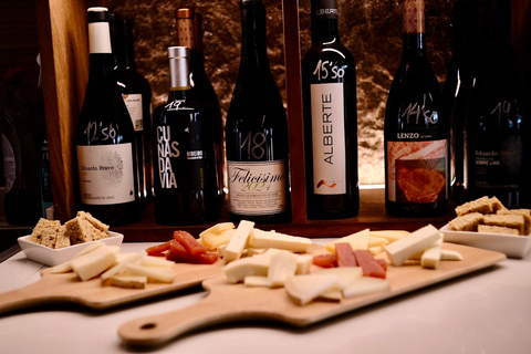 Santiago de Compostela: Food Tour with 6 Tastings & Drinks