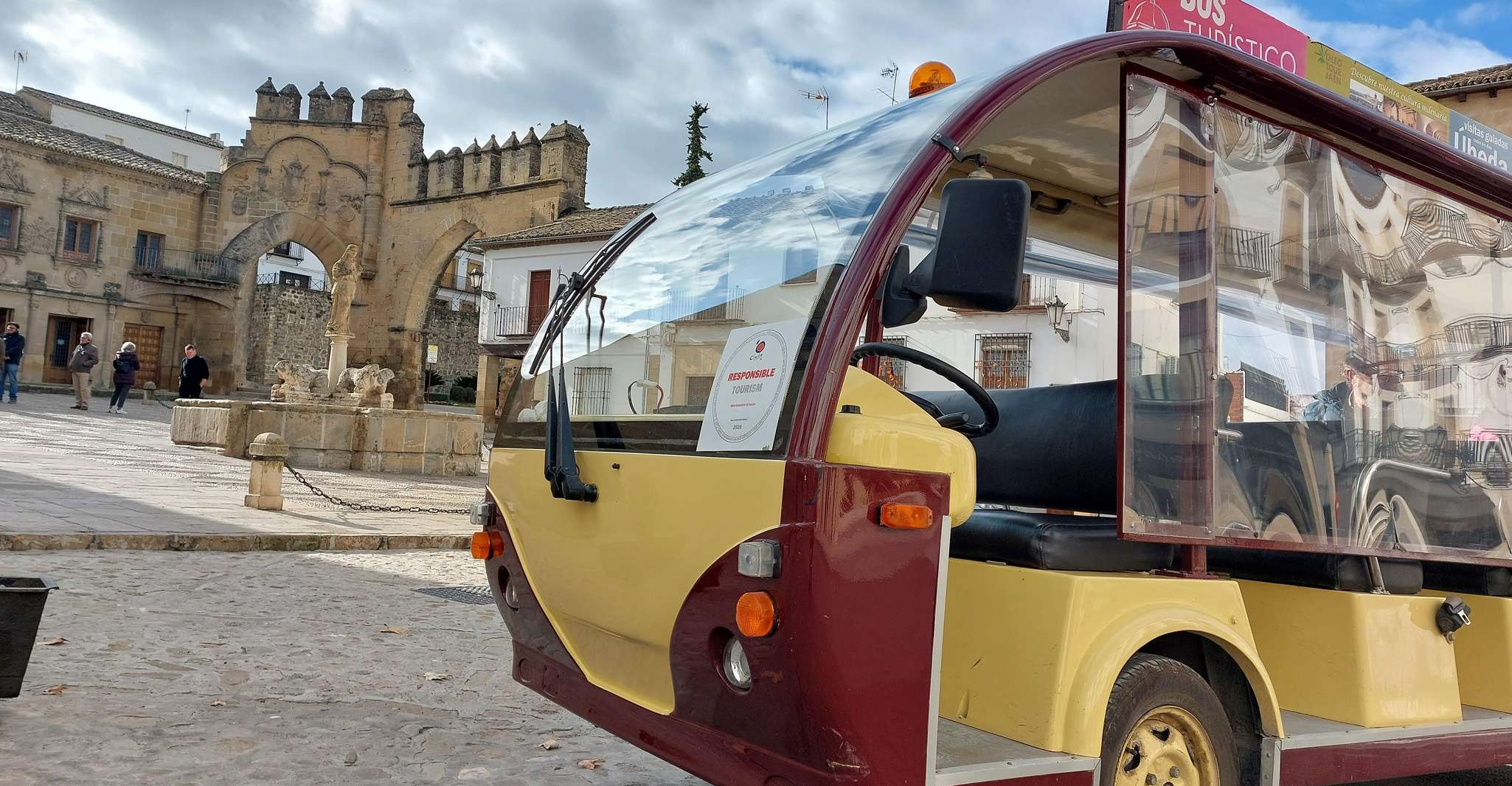 Baeza, Electric Bus Sightseeing Tour with Guide - Housity