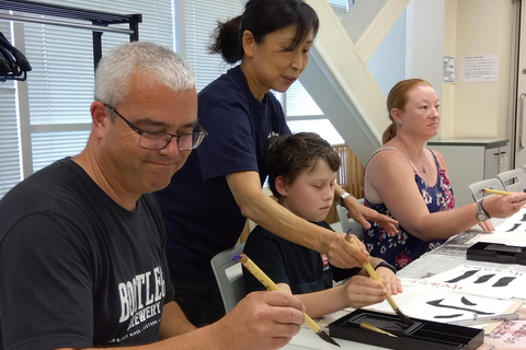 Tokyo: Private Japanese Calligraphy Class with Souvenir