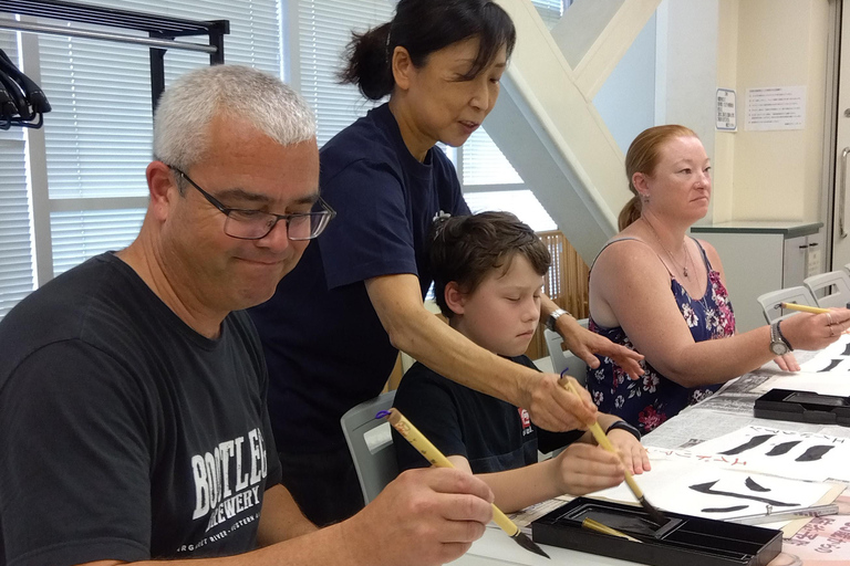 Tokyo: Private Japanese Calligraphy Class with Souvenir