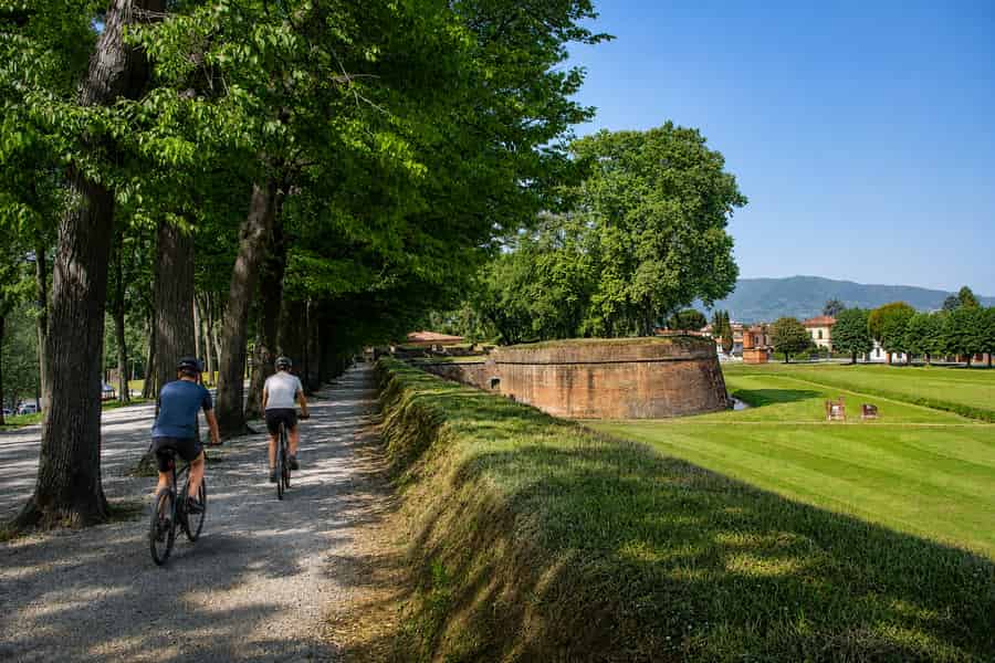 Von Pisa nach Lucca mit dem E-Bike: Tour entlang des Serchio. Foto: GetYourGuide