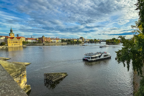 Prag - sightseeing Sightseeingkryssning på floden VltavaPrag: Sightseeingkryssning på Vltavafloden