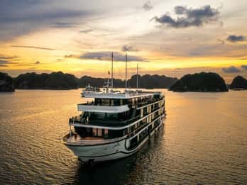 Hanoi/Ninh Binh: Halong–Lan Ha: crociera di 2 giorni in nave a 5 stelle con balcone