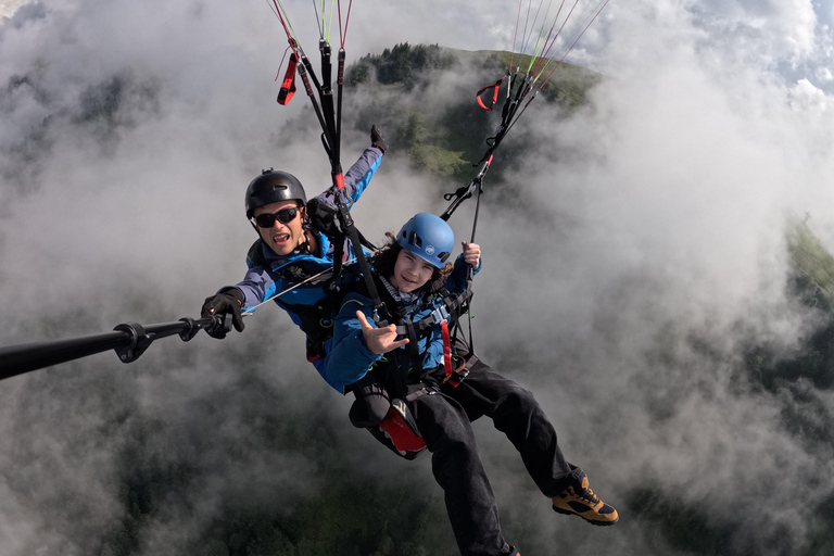 Spiez: Paragliding Flight from Mount Niesen Spiez: Paragliding Flight from the Niesen