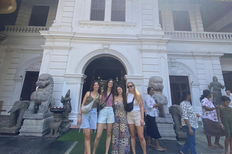 Colombo: Private City Tour with Driver and Car Colombo: Private City Tour with Driver and Van