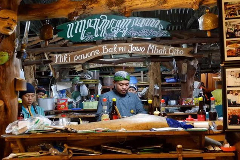 Yogyakarta: Temple Tour & Local Food Experience