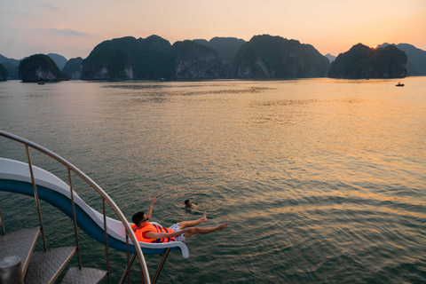 从河内出发：兰哈湾一日游，包含精彩活动从猫巴出发：兰哈湾一日游，包含丰富有趣的活动