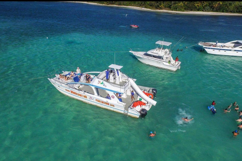 Private Catamaran with Open Bar and Dominican Meal
