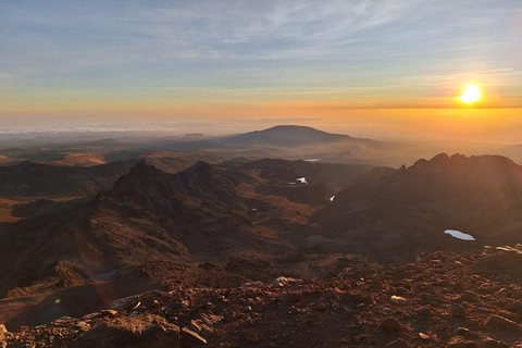 À la conquête du mont KenyaTraversée de 4 jours de Chogoria à Sirimon