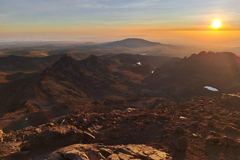 À la conquête du mont KenyaTraversée de 4 jours de Chogoria à Sirimon