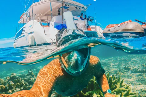 Nha Trang: Catamarancruise met snorkelen en barbecue