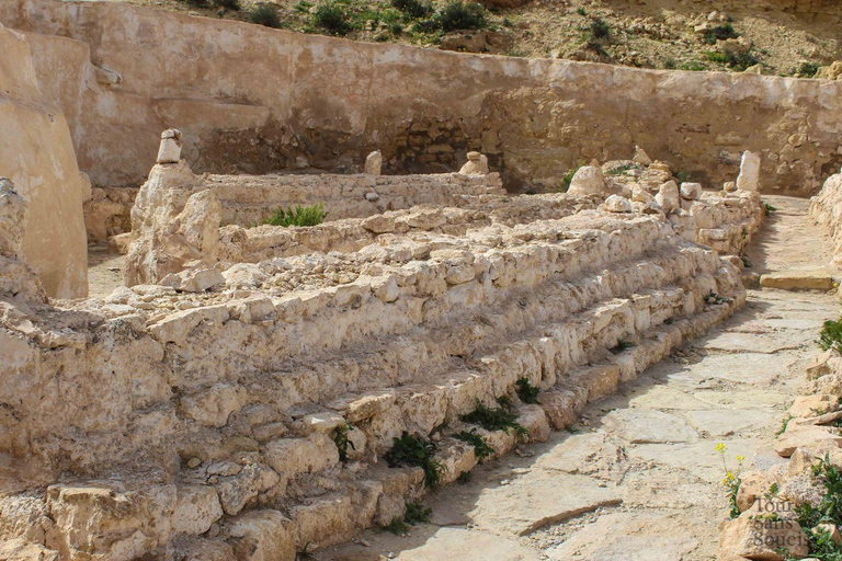 Djerba: Private Excursion to Ksar Ghilane & Tataouine in 1 Day Desert Djerba: Private Day Trip to Ksar Ghilane & Tataouine in the Desert