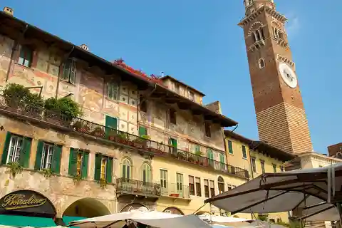 Ontdek de schoonheid van Verona: Wandeltour en bezoek aan de Arena