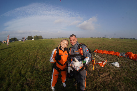 Prague: Tandem Skydiving 14,000 feet / free transfers