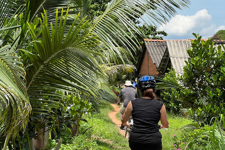 Auténtico Tour Privado de 2 Días en Moto por el Delta del Mekong