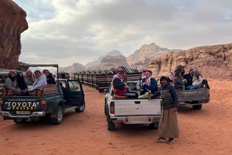 Wadi Rum: Halbtägiges Jeep-Abenteuer mit Beduinen. Foto: GetYourGuide