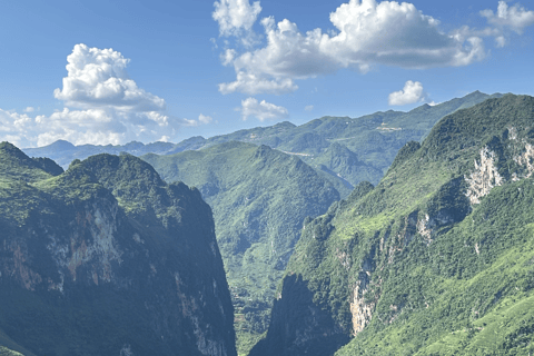 Tour di 4 giorni dell&#039;anello di Ha Giang con notte extra e pick-upTour in CABINA INDIVIDUALE DORME