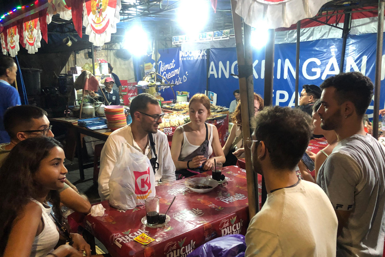 Yogyakarta: Malioboro Street Night Tour with Food Tasting