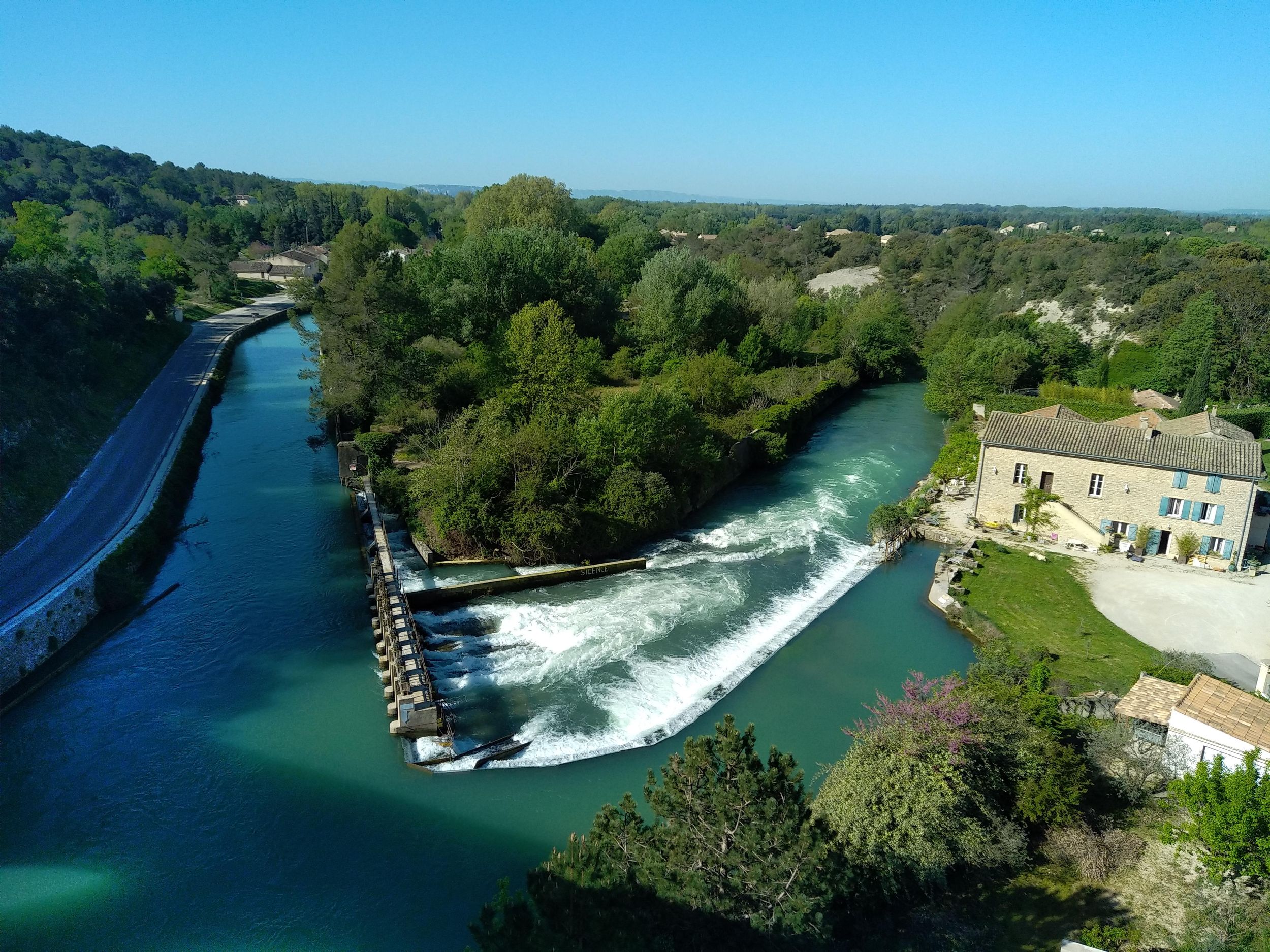 Abfahrt von Avignon, charmante Tour durch die Provence