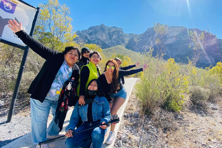 Combo : Cascades et Groutes avec transferts et billetsMonterrey : Cola de Caballo et Grutas de Garcia Combo