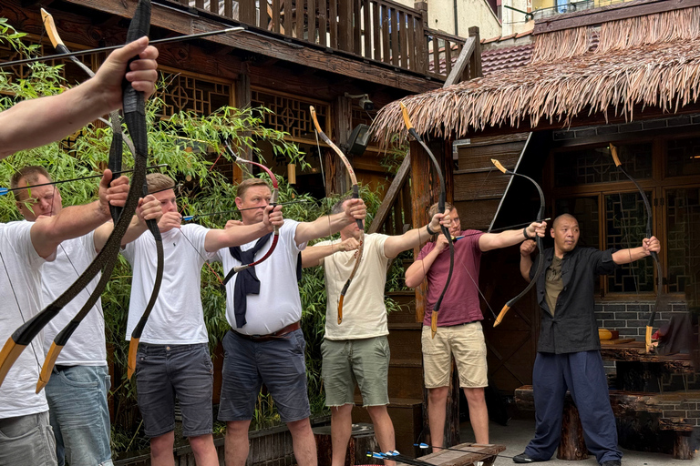 Shanghai: Shaolin Kung Fu Class with a Master 1.5 hours · Dynamic and static exercises