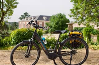 Radtour am Fluss und durch die Natur zum Barockschloss El Pardo in Madrid