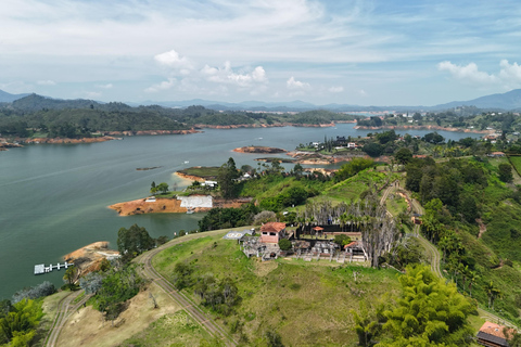 Van Guatape: Pablo Escobar Mansion, Paintball &amp; boottocht