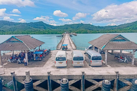 Phuket : sortie en bateau à longue queue privé dans la baie de Phang NgaPhuket : sortie privée en bateau à longue queue dans la baie de Phang Nga
