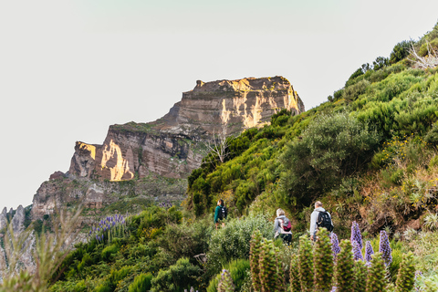 Caminata autoguiada al amanecer desde Pico do Arieiro hasta Pico RuivoCaminata al amanecer