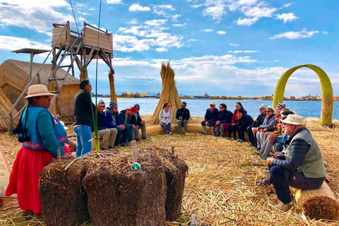 Excursão às Ilhas Flutuantes de Uros em Puno