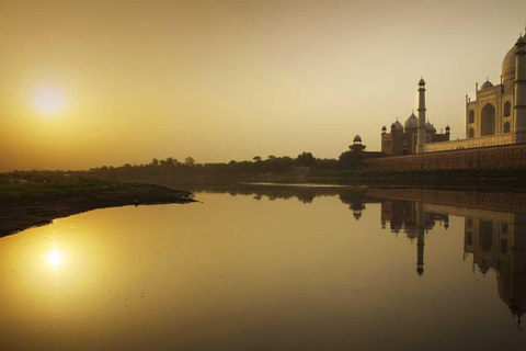 Desde Bombay: Amanecer en el Taj Mahal de Agra con el Templo de Lord ShivaServicio sólo en Agra: Coche Privado + Guía